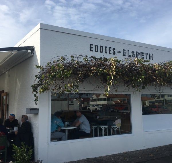 eddies-and-elspeth-cafe-pacific coast lodge and backpackers-the mount
