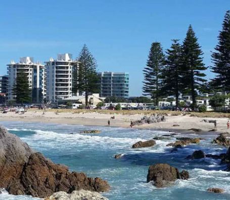 beach-and-buildings_mount maunganui_beach_tauranga_hostel